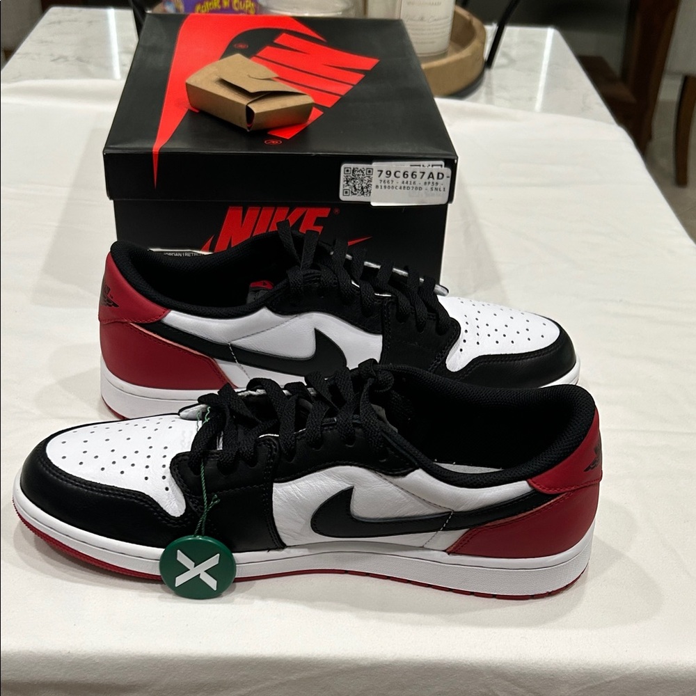 Jordan 1 Retro Low OG— White, Black & Red (Black Toe) - Picture 6 of 6